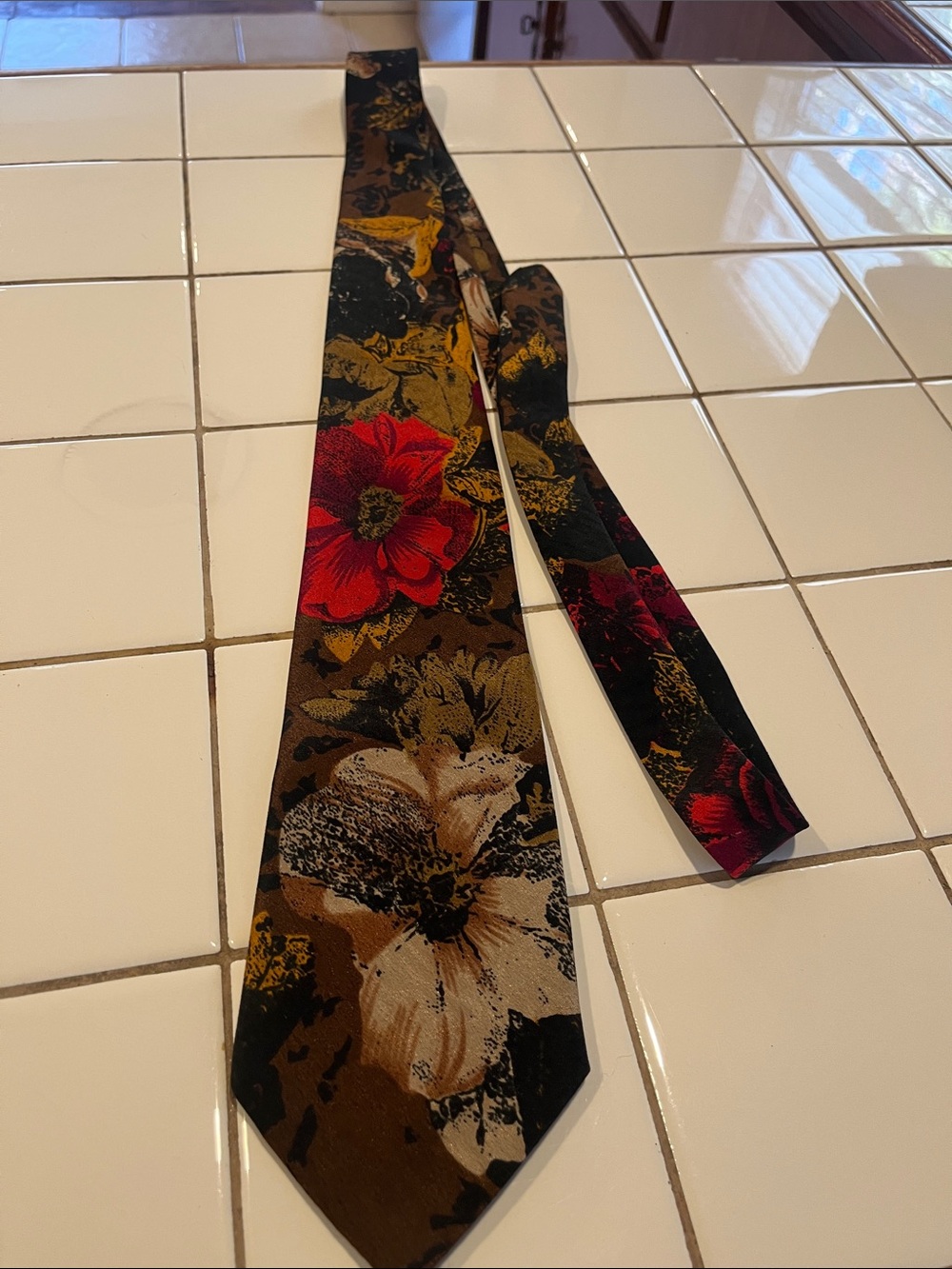 Men's Floral Tie in Brown, Black & Red